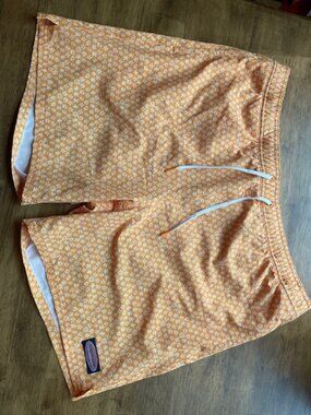 Vineyard Vines Mens XL Floral Chappy Swim Trunks Orange White